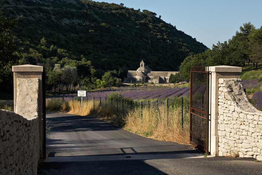 001_001_Abbey_de_Senanque_resize