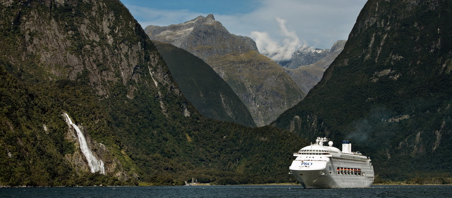 208_Milford_Sound_resize