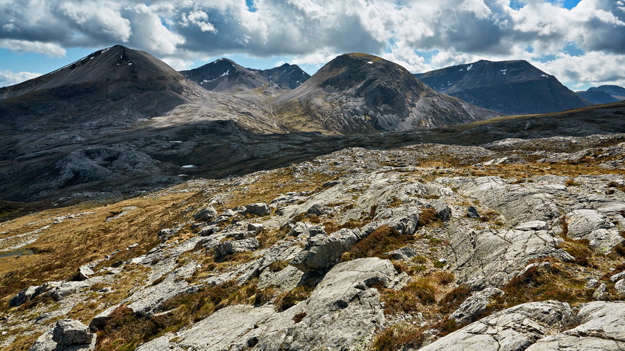 052_277_Loch_Maree_resize