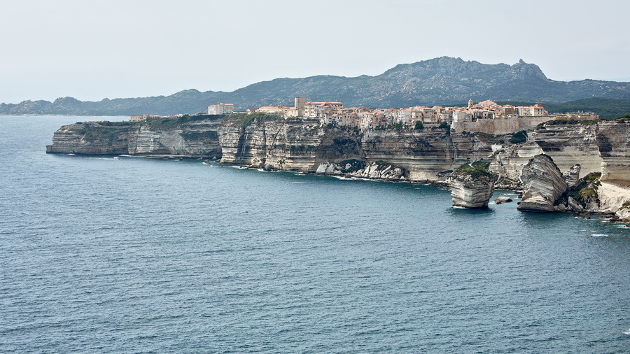 052-185_Bonifacio_resize