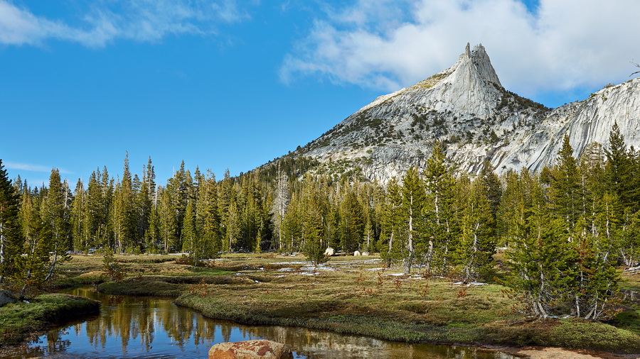 207_Yosemite_Pyramid_Lake_Trail_resize