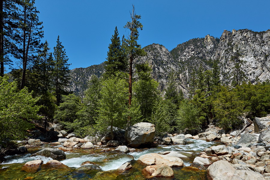 324_Kings_Canyon_National_Park_Roaring_River_Falls_resize